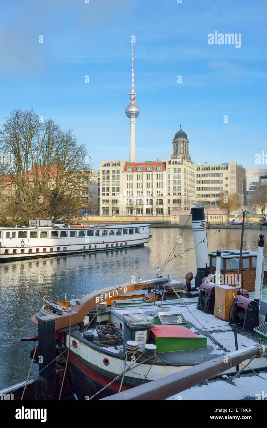 Deutschland, Berlin, Spree und Fernsehturm Stockfoto