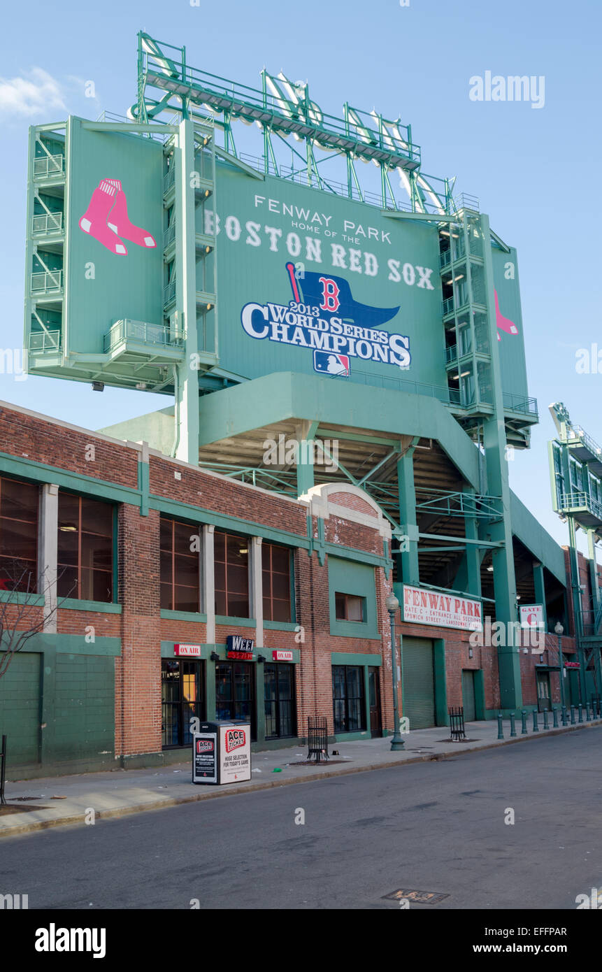 Boston Red Sox, World Series Champions, Fenway Park,  Baseball-Stadion-Anzeigetafel am Gate C Eingang Stockfotografie - Alamy