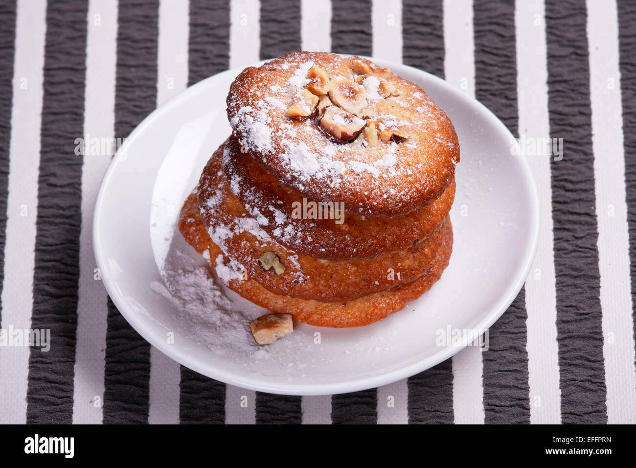 Haufen von leckeren Walnuss cookies Stockfoto