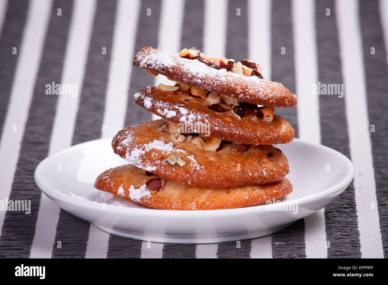 Haufen von leckeren Walnuss cookies Stockfoto