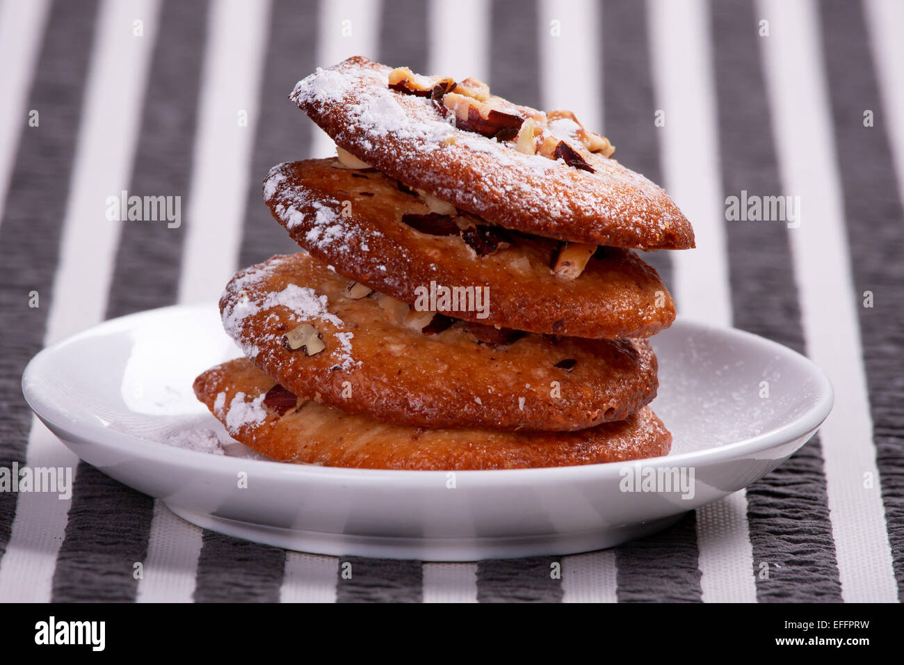 Haufen von leckeren Walnuss cookies Stockfoto