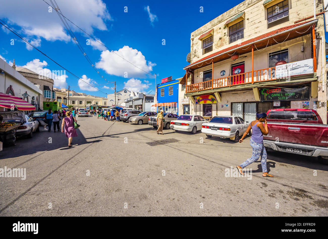 Karibik, Antillen, kleine Antillen, Barbados, Bridgetown, Straße und Häuser Stockfoto