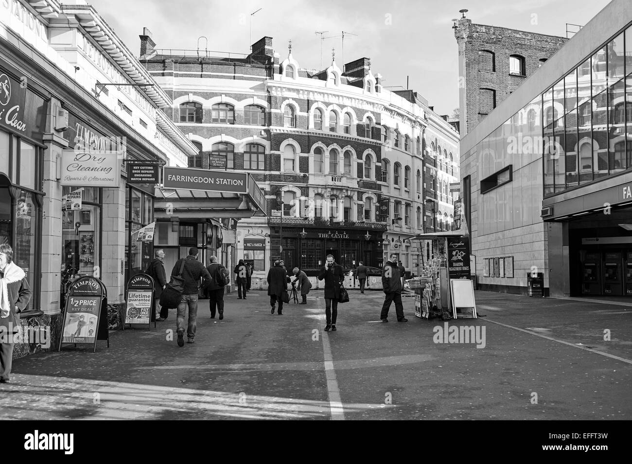 Farringdon Bereich von London, England, Vereinigtes Königreich, Eingänge der beiden Farringdon Station beiderseits Stockfoto