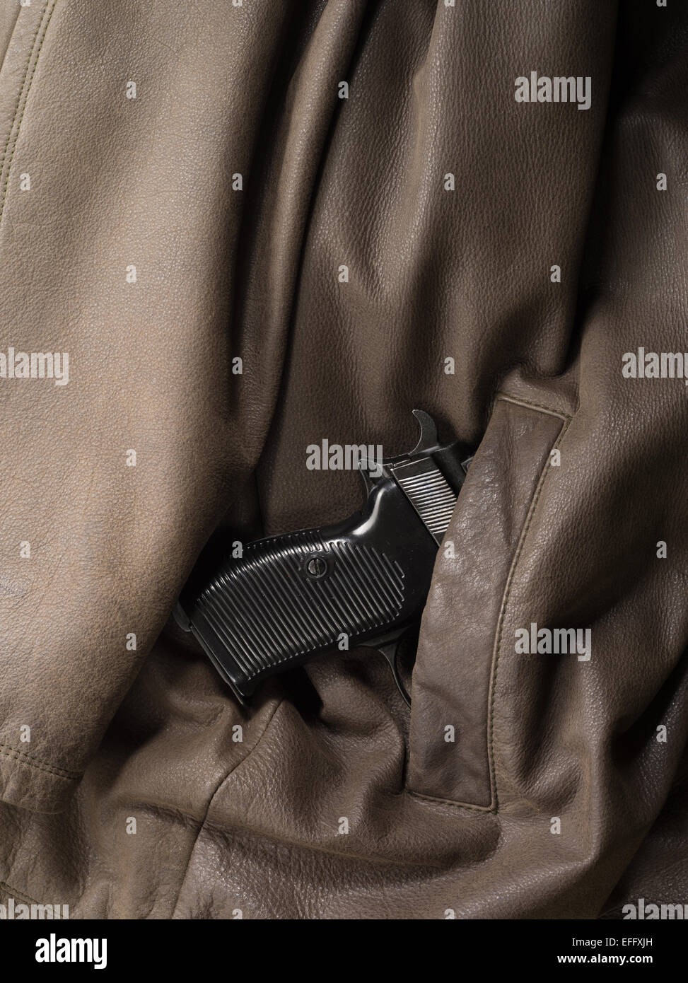 Walther P38 Pistole in Leder Manteltasche Stockfoto