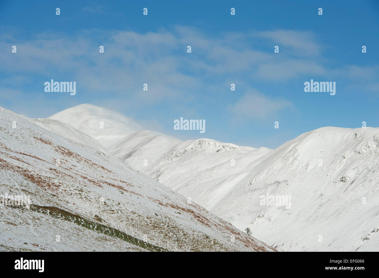 Schneebedeckte Schafgarbe Tal Berge im Winter. Schottischen Borders. Schottland Stockfoto