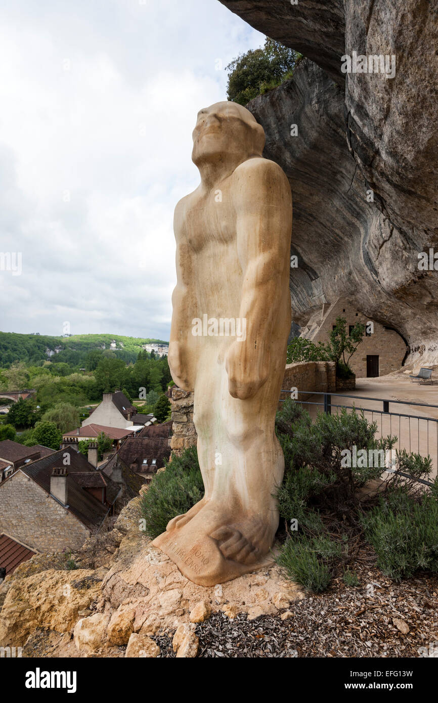 Statue des prähistorischen Menschen in das Museum für Urgeschichte in Les Eyzies Dordogne Frankreich Europa Stockfoto