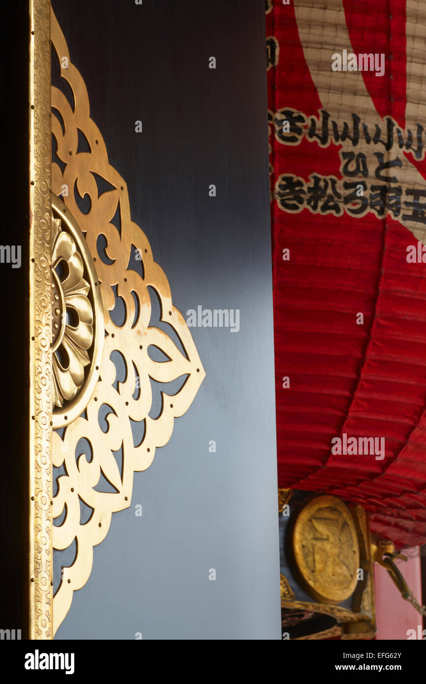 Tür-Detail der Senso-Ji Tempel, Asakusa, Tokio, Japan Stockfoto