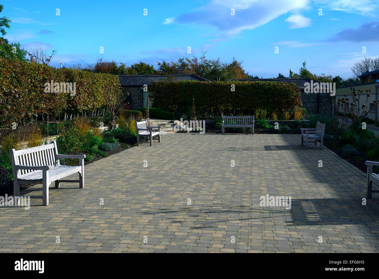 Terrasse Terrasse Bereich Flugplatz Haus Overend Familie Dundrum Irland RM Floral Stockfoto