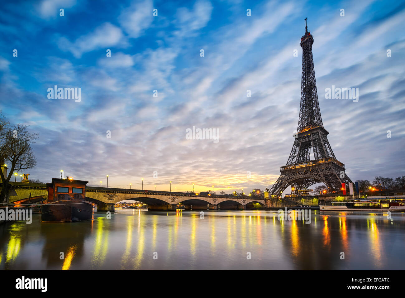 Sonnenaufgang am Eiffelturm, Paris Stockfoto