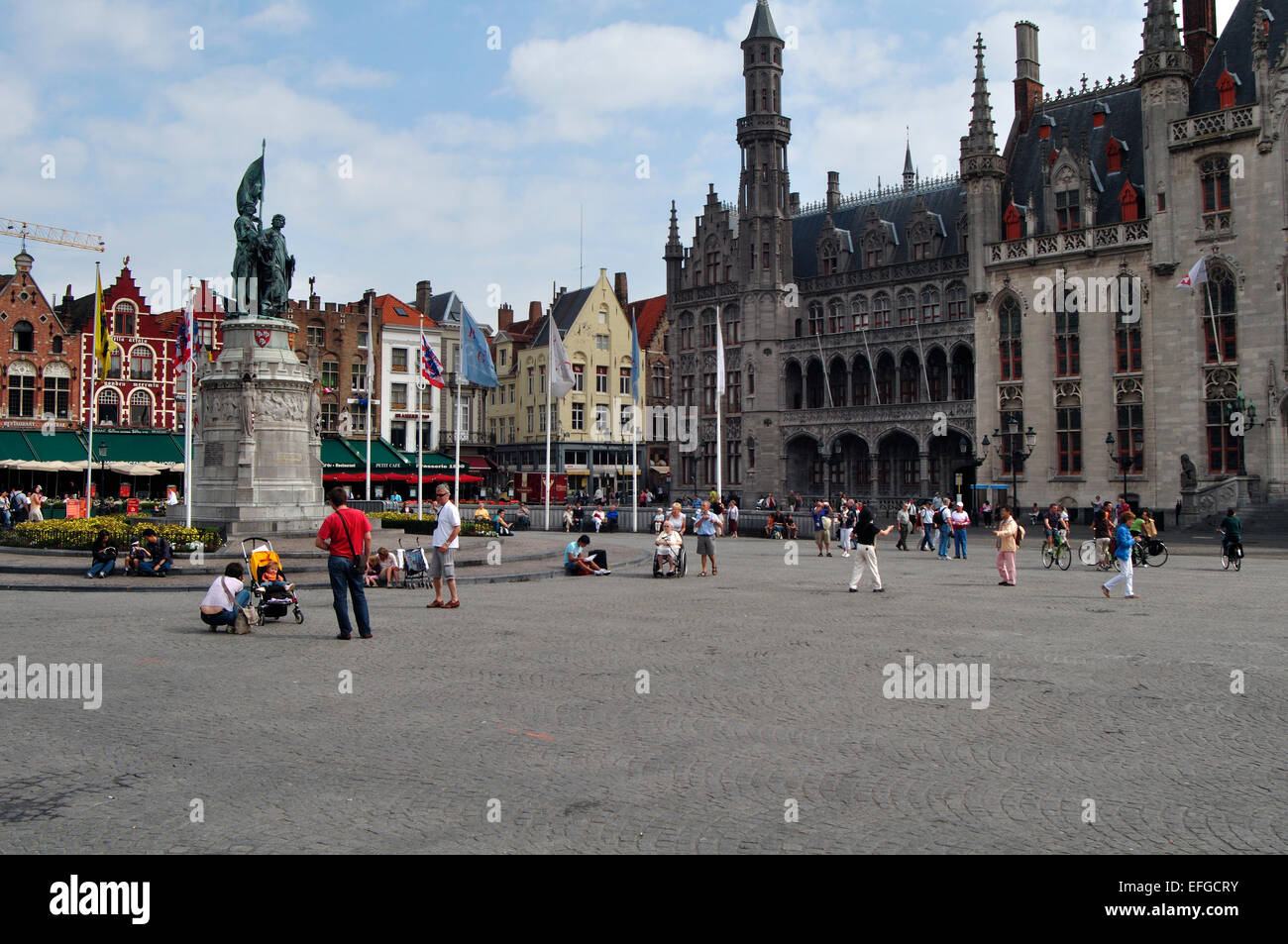 Marktplatz, Denkmal für Jan Breydel und Pieter de Coninck und City Hall, Brügge, Flandern, Belgien Stockfoto