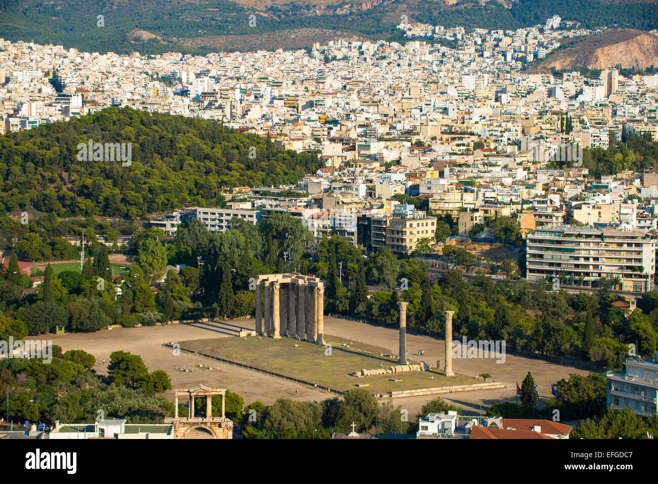 Blick auf Zeus Tempel und Stadt in Athen Griechenland Stockfoto