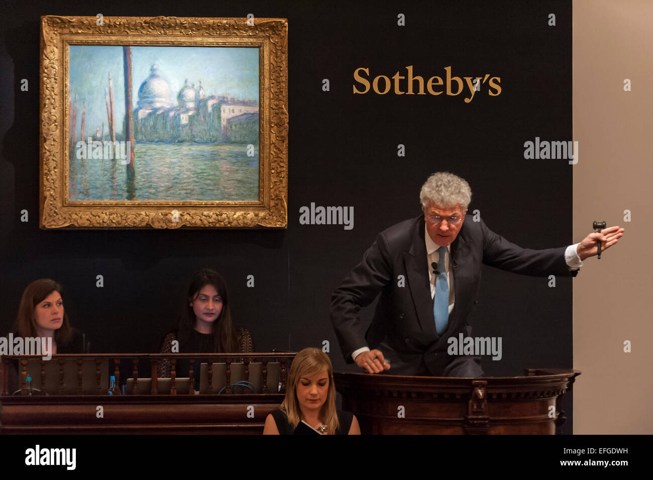 London, 3. Februar 2015.  Sotheby's London Impressionist & Modern Art Evening Sale am 3. Februar 2015 präsentiert eine herausragende Auswahl an den schönsten und seltensten Kunstwerken von den größten Künstlern des 19. und 20. Jahrhunderts.  Den Verkauf war eine Gruppe von Gemälden der unbestrittene Meister des Impressionismus, Claude Monet.  Der Star der Show war "Le Grand Canal', abgebildet, die für £ 21 Millionen (Hammerpreis) verkauft.   Bildnachweis: Stephen Chung/Alamy Live-Nachrichten Stockfoto