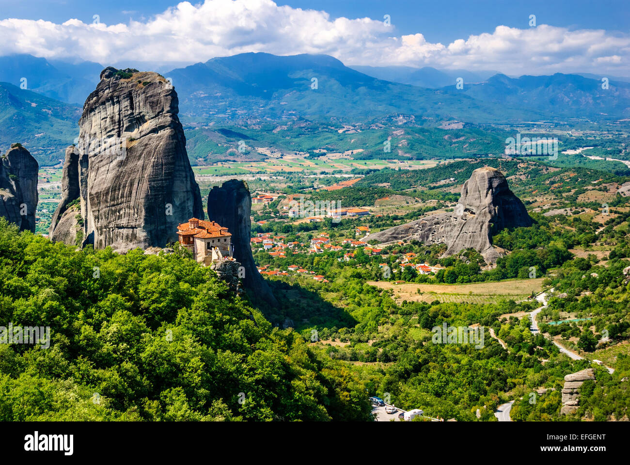 Meteora, Griechenland. Orthodoxe Roussanou Kloster auf dem Felsen Kalambaka in Thessalien griechischen Wahrzeichen. Stockfoto