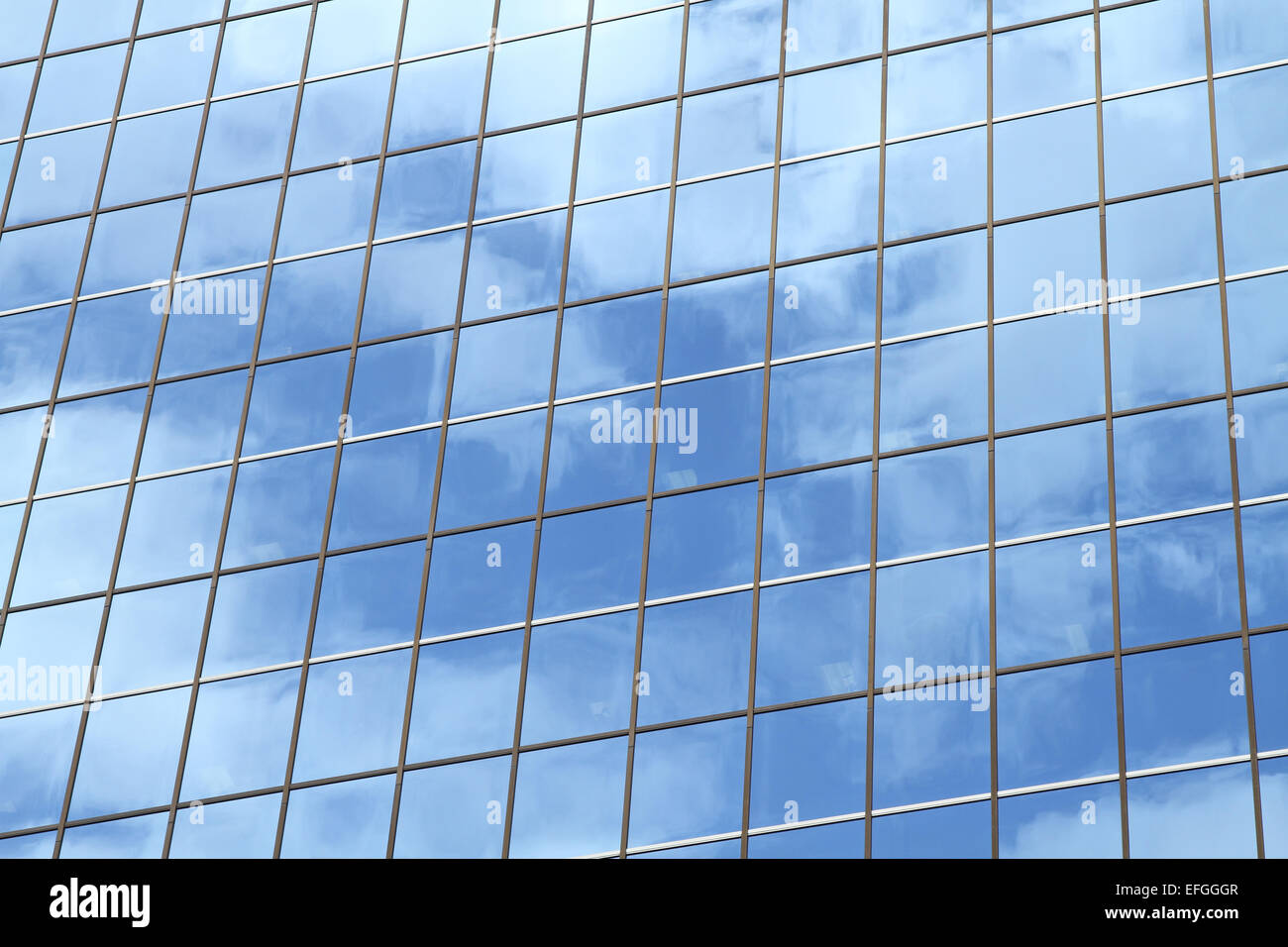 Blau getönte fenster -Fotos und -Bildmaterial in hoher Auflösung – Alamy