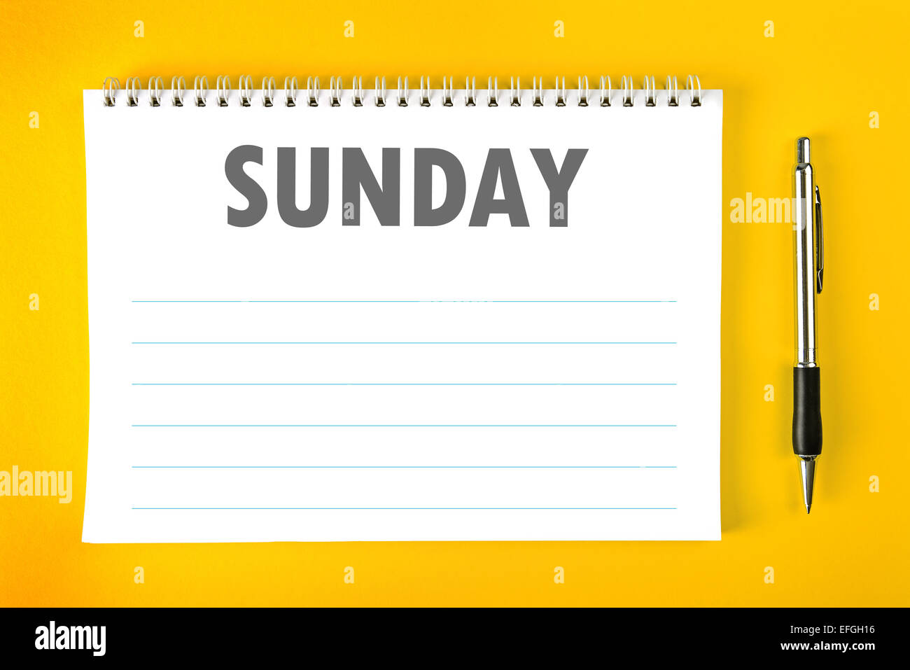 Sonntag Papierkalender leere Seite mit Spiralbindung als Zeitmanagement und Zeitplan-Konzept. Stockfoto