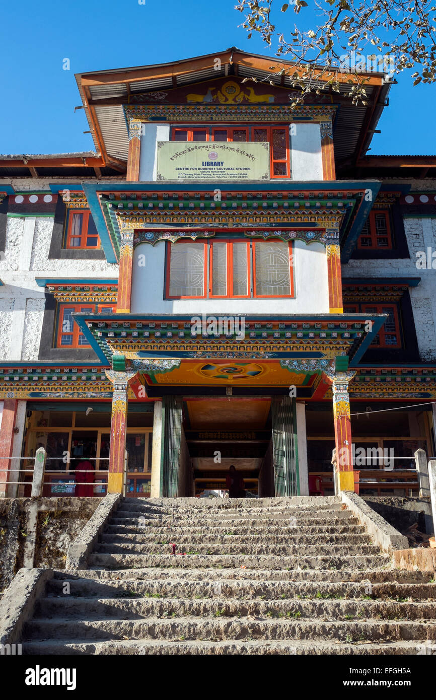 Schritte, um das Bibliothek-Zentrum für buddhistische Kulturwissenschaften Tawang Kloster Arunachal Pradesh North East India Stockfoto