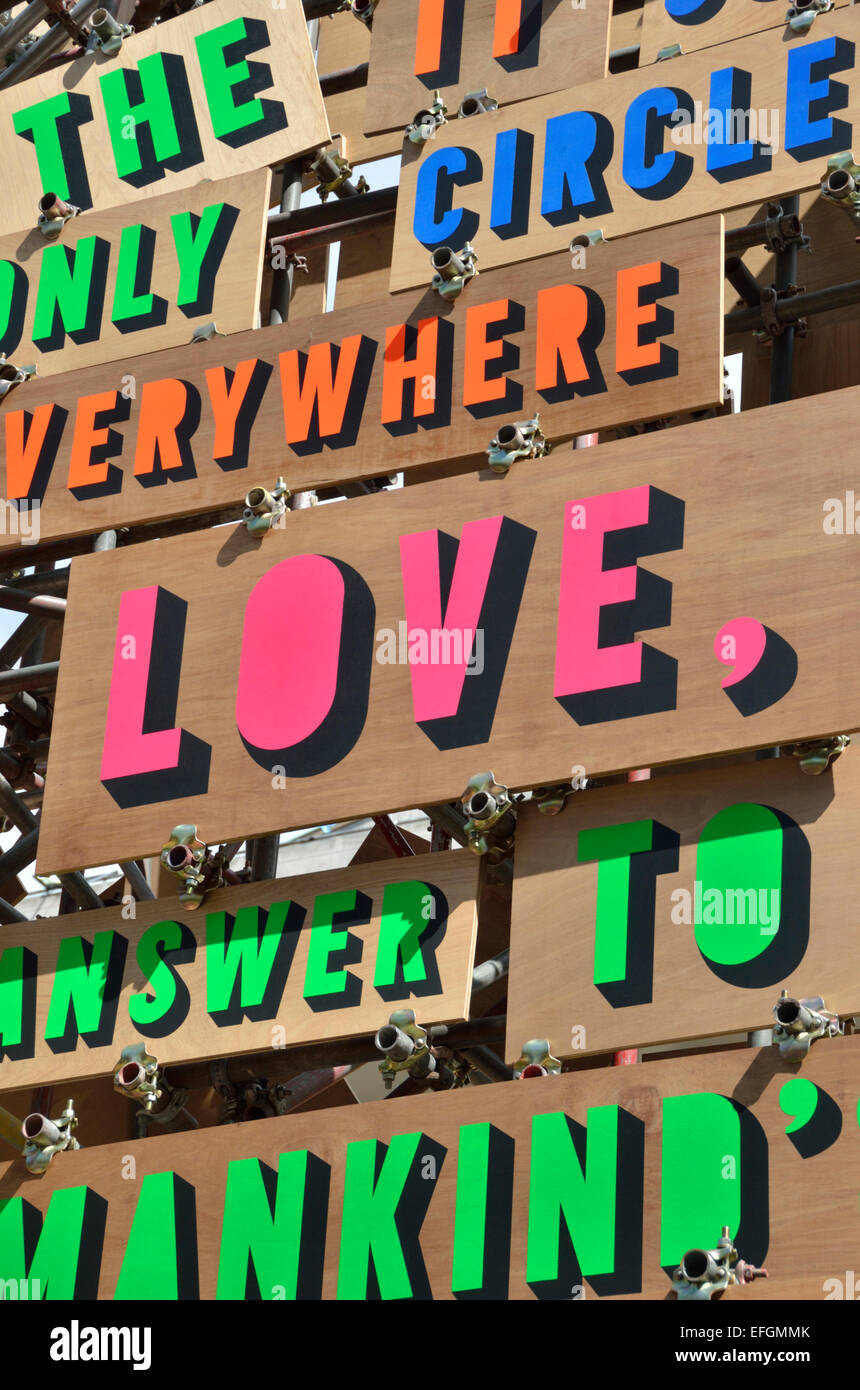 Eine Collage von Wörtern auf Holzbrettern Stockfoto