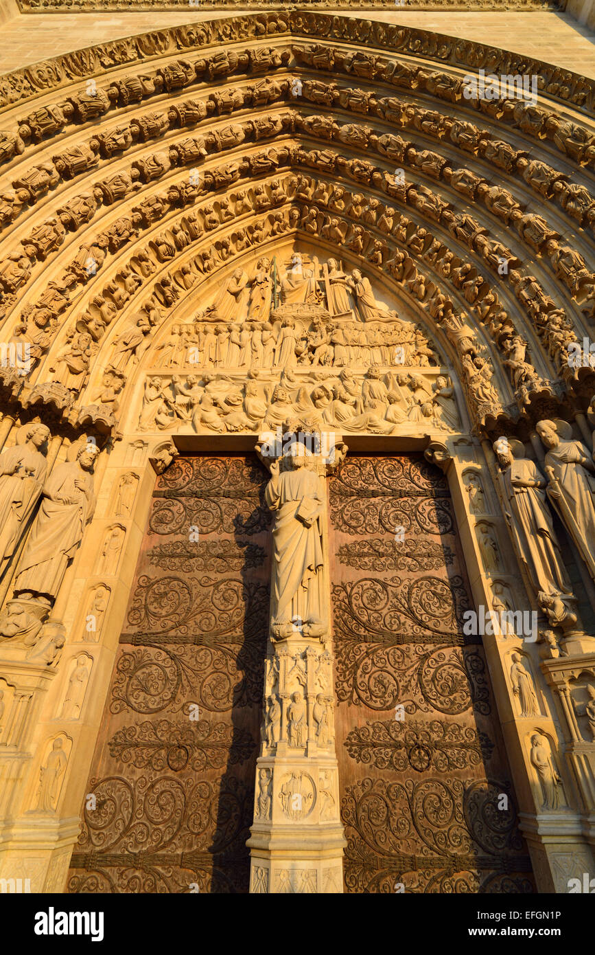 Westfassade Tür, Kathedrale Notre-Dame, 6 Parvis Notre-Dame, Place Jean-Paul II, Ile De La Cite, Paris, Frankreich Stockfoto