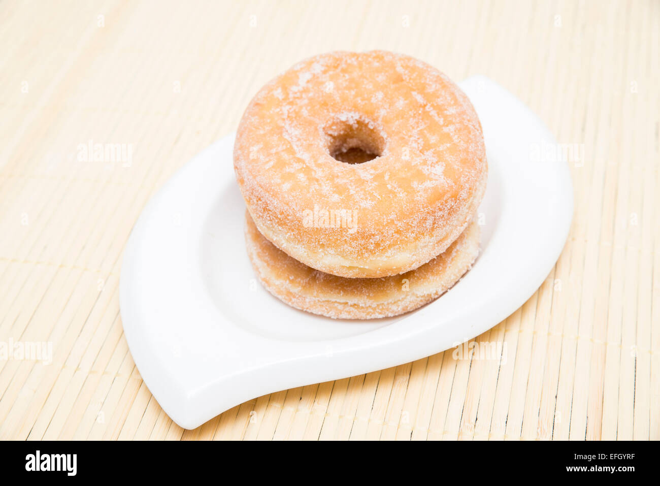Zucker Donuts auf einem hölzernen Hintergrund Stockfoto