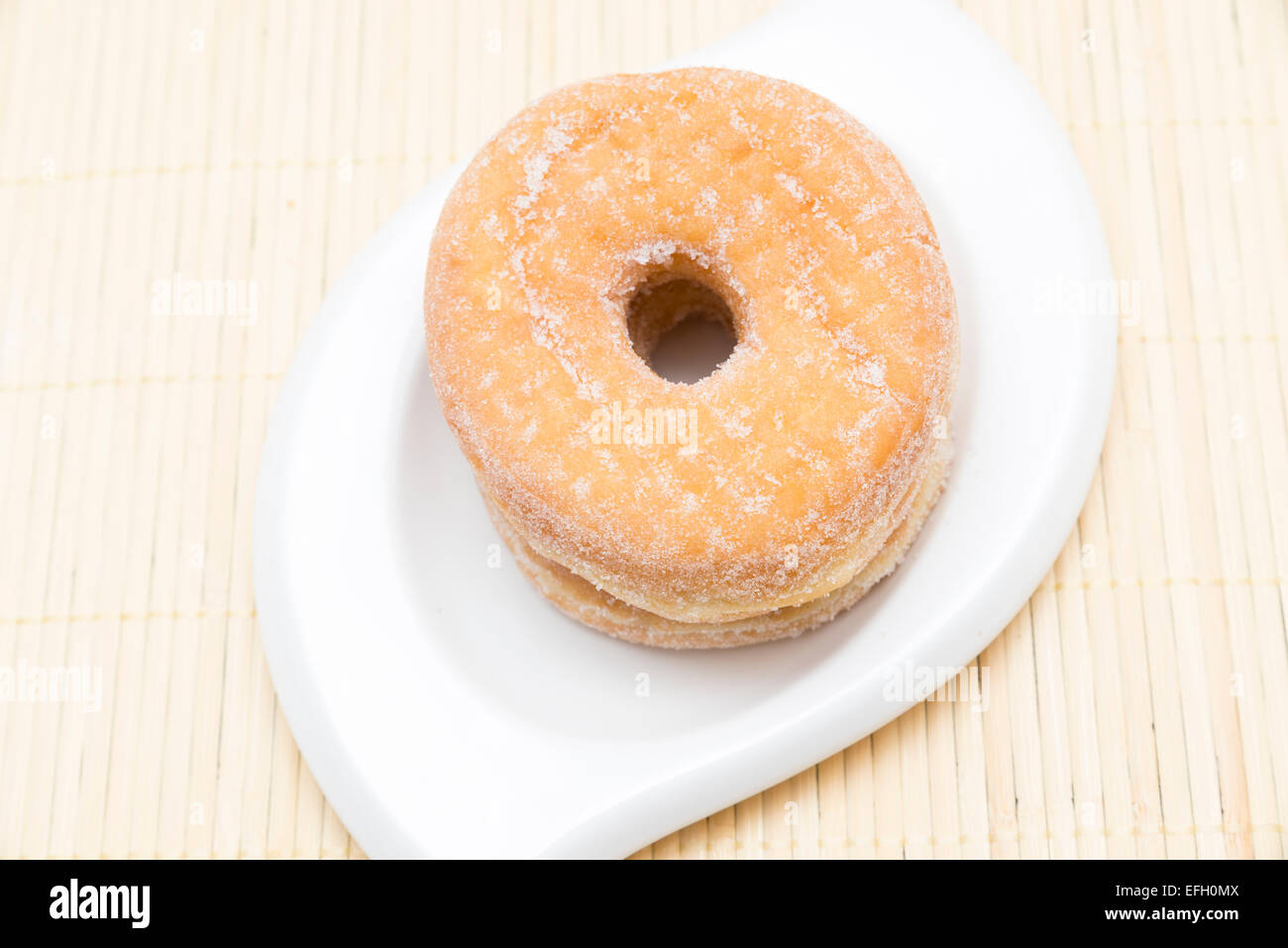 Zucker Donuts auf einem hölzernen Hintergrund Stockfoto