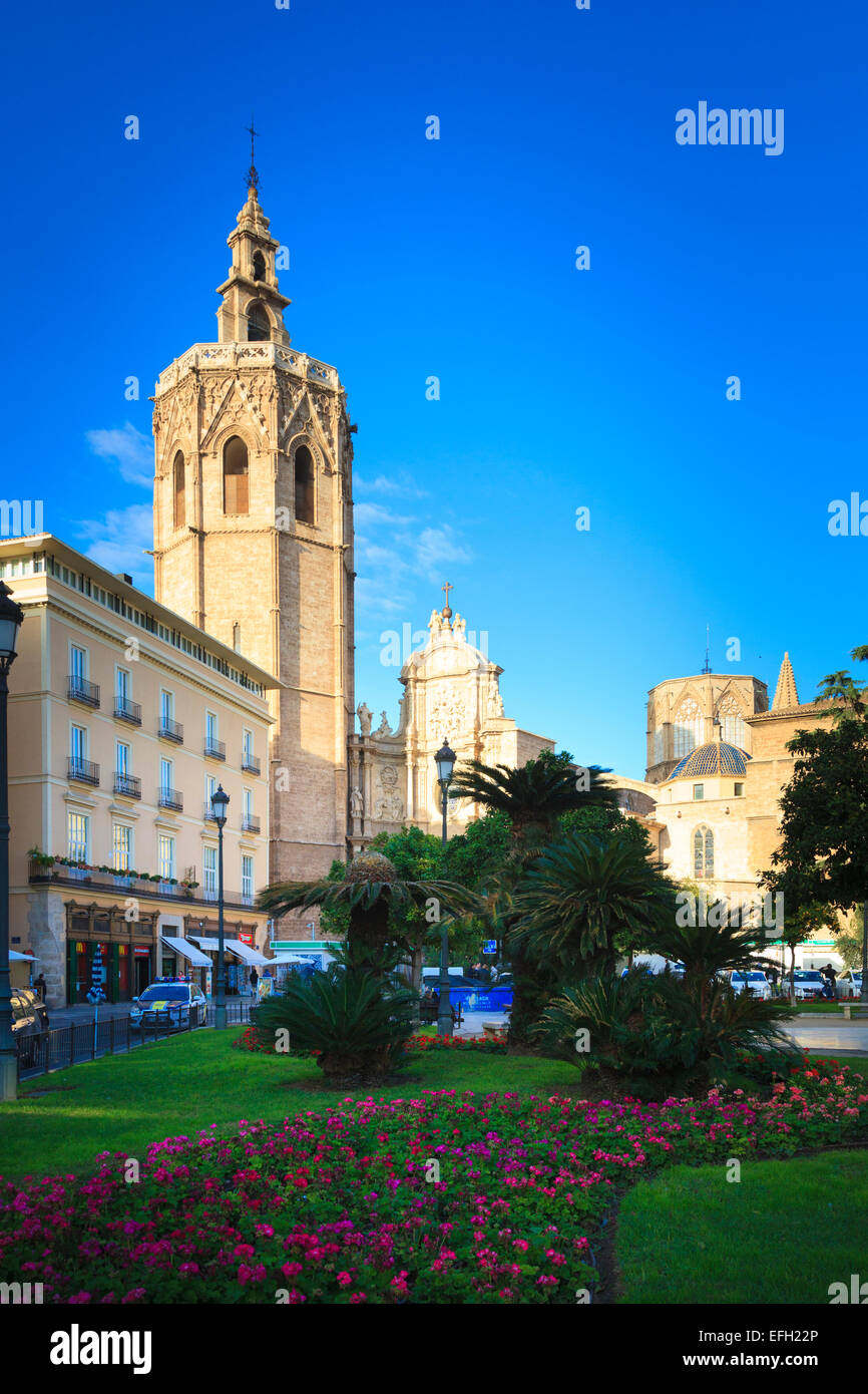 Die Plaza De La Reina und die Kathedrale von Valencia in Spanien Stockfoto