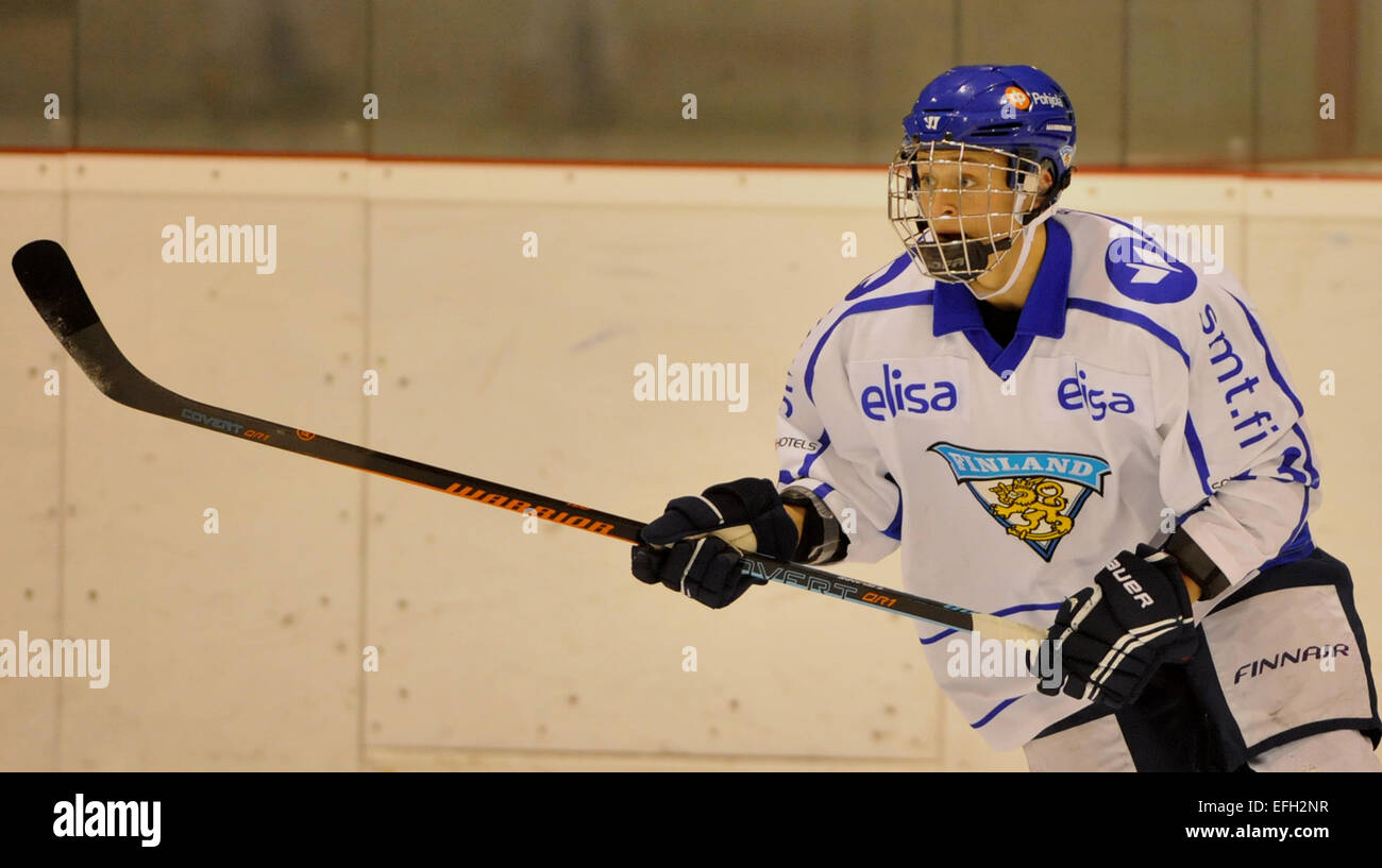 Eetu Selänne, Sohn von NHL-star Teemu Selänne, warm-Up vor der U18 5-Nationen Turnier Spiel Tschechien gegen Finnland, gespielt in Kravare, in der Nähe von Ostrava, Tschechische Republik, am Mittwoch, 4. Februar 2015. Eetu Selänne spielt zum ersten Mal in der finnischen Nationalmannschaft Trikot. (Foto/Jaroslav Ozana CTK) Stockfoto