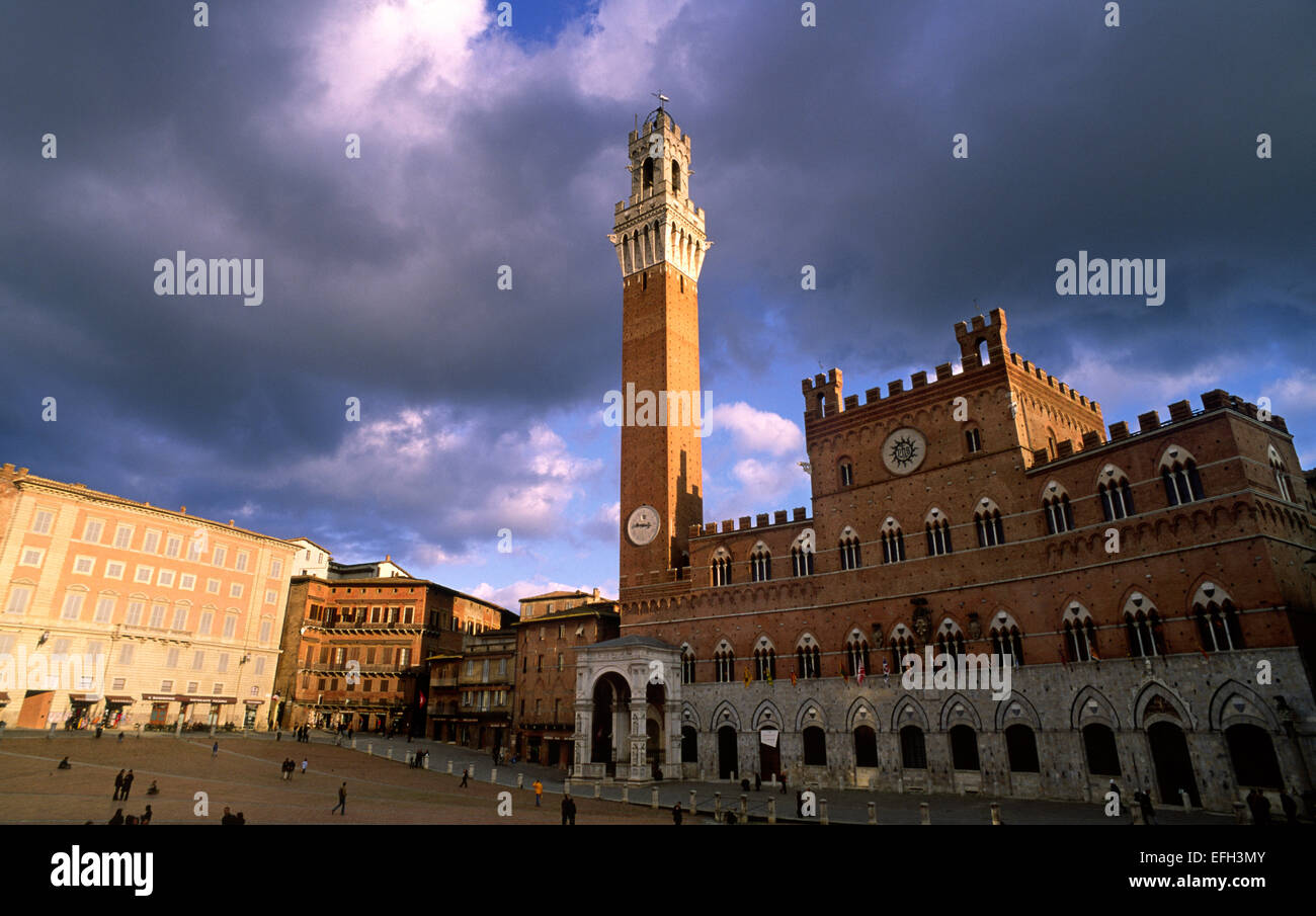 Italien, Toskana, Siena, Piazza del Campo, Palazzo Pubblico Stockfoto