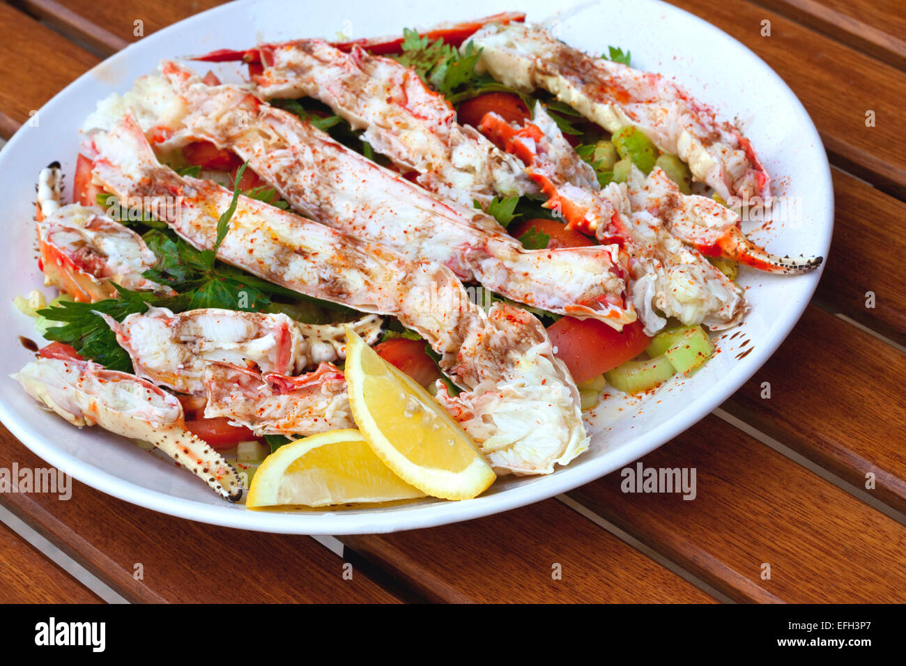 Crab Claws und gemischtem Salat Stockfoto
