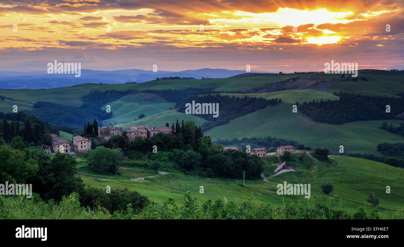 Toskanische Landschaft ay Sonnenuntergang, Val d'Orcia, Vergelle, Toskana, Italien Stockfoto