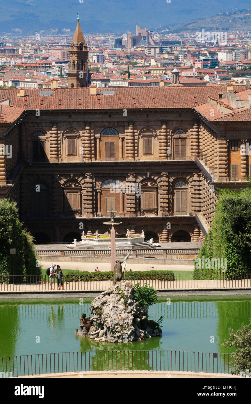 Italien, Toskana, Florenz, Giardino Dei Boboli Garden, Brunnen Hintergrund Palazzo Pitti Stockfoto