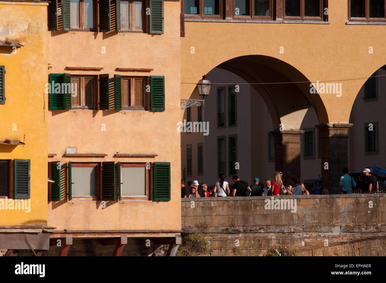 Italien, Toskana, Florenz, Fluss Arno, Ponte Vecchio Brücke Stockfoto