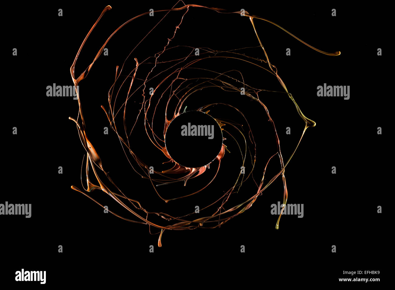 High-Speed-Spinnen Streaming-Spuren der Farbe flüssig machen Spirale Form Wirbel durch Zentrifugalwirkung Spritzer Chaos Stockfoto