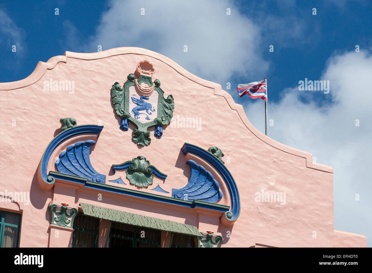 Details der Architektur des Royal Hawaiian Hotel. Das Royal Hawaiian Hotel ist ein rosa Symbol am Waikiki Beach. Stockfoto