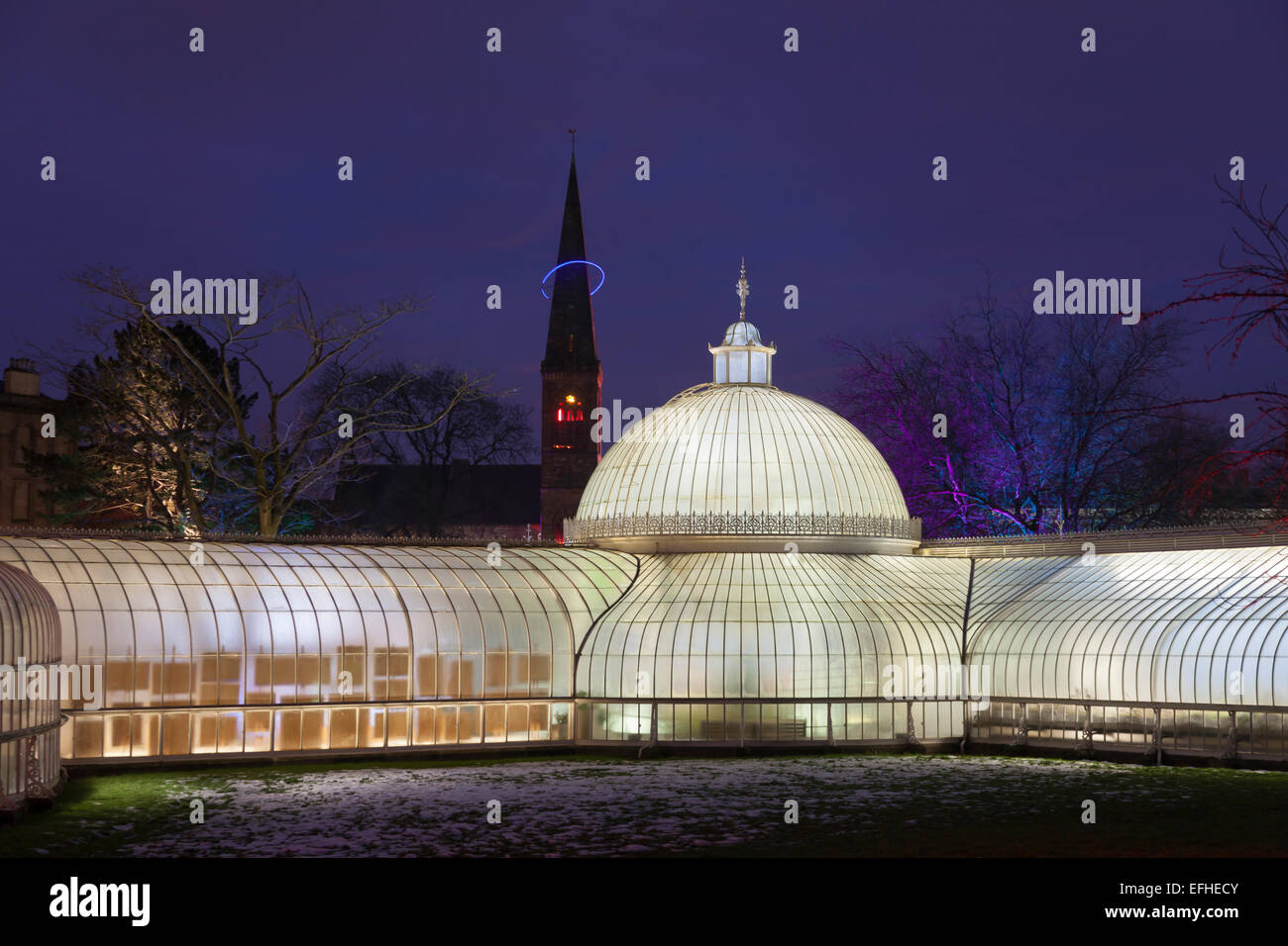 Der Kibble Palace beleuchtet für die elektrische Gärten/Lux Botanicum, eine Veranstaltung in Glasgow Botanic Gardens von West End Festival organisiert Stockfoto