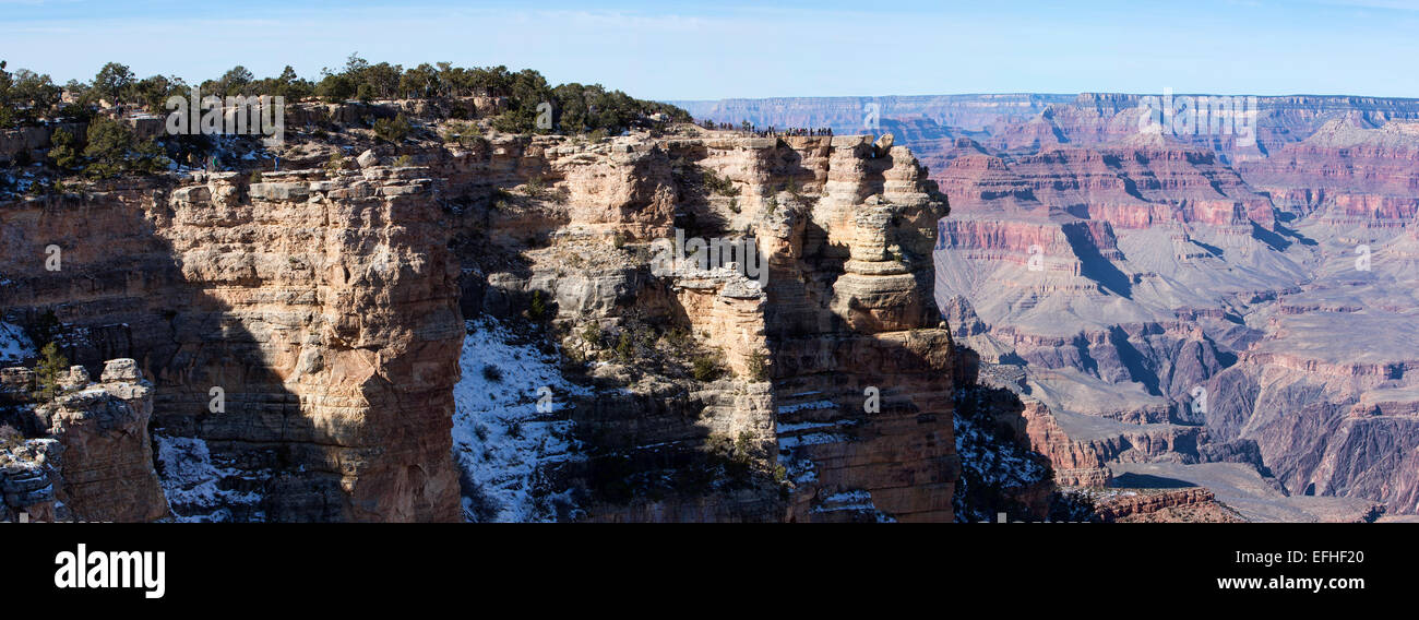 Grand Canyon, Arizona, Spaziergänge Teenager zum Rand panorama Stockfoto