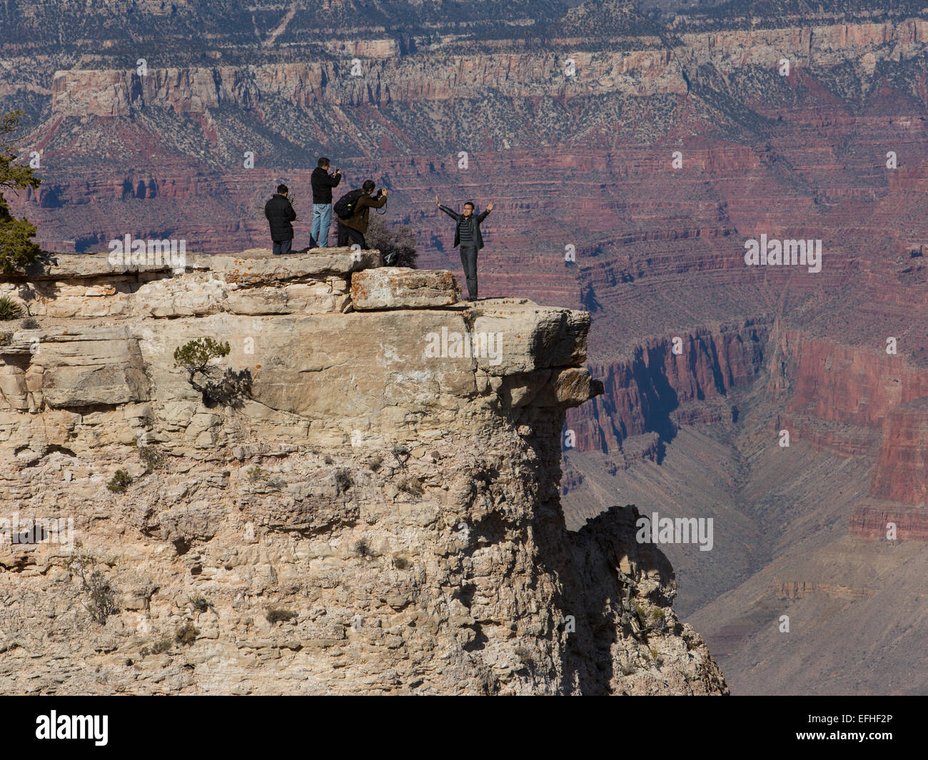 Grand Canyon, Arizona, Touristen am Rande Stockfoto