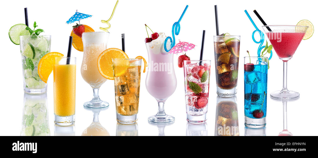 Cocktail-Mix, viele viele Cocktails neben einander auf isoliert weiss Stockfoto