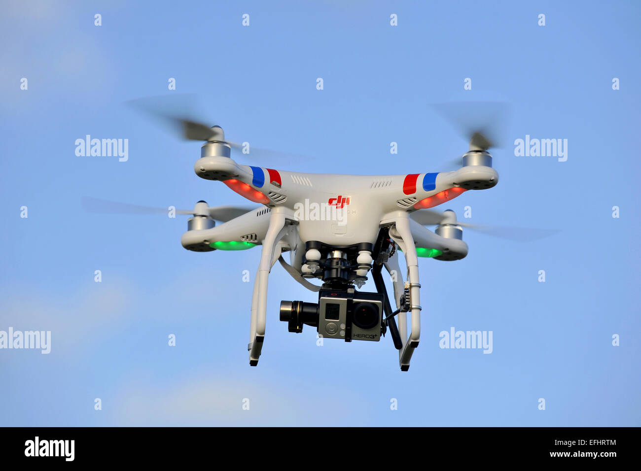 Drohne-Kamera im Flug, Unmanned Aerial Vehicle, UAV Drohne, Luftaufnahmen oder Dreharbeiten Stockfoto