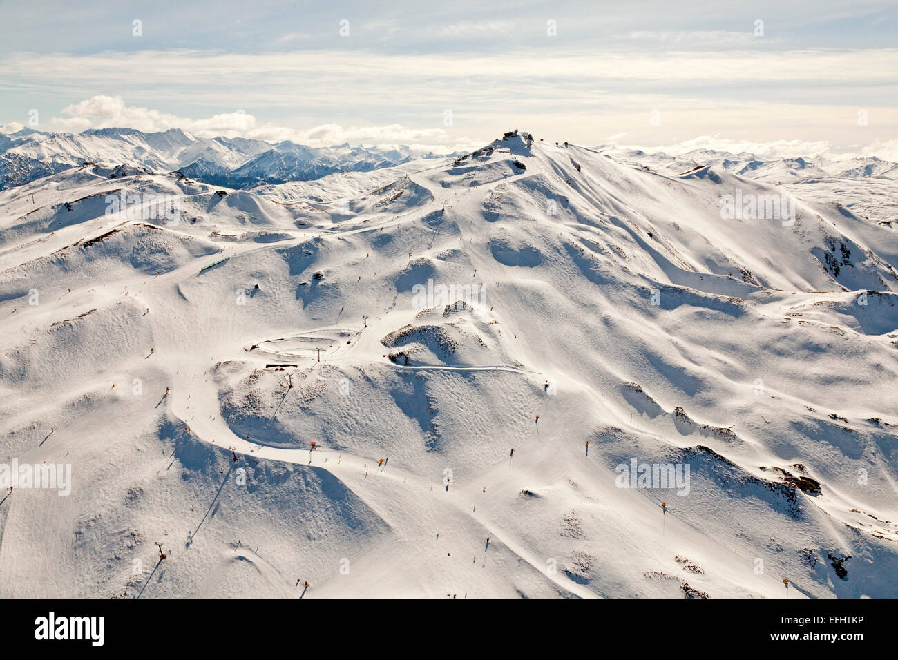 Luftaufnahme von Skipisten auf Coronet Peak in der Nähe von Queenstown, Südinsel, Neuseeland Stockfoto