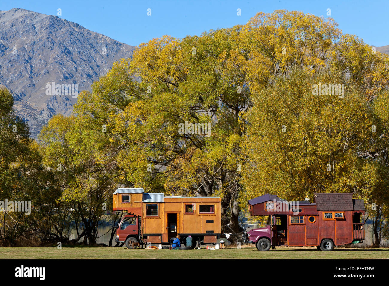Holzhaus-LKW am See Hayes, alternative Lebensart See Hayes, Otago, Südinsel, Neuseeland Stockfoto