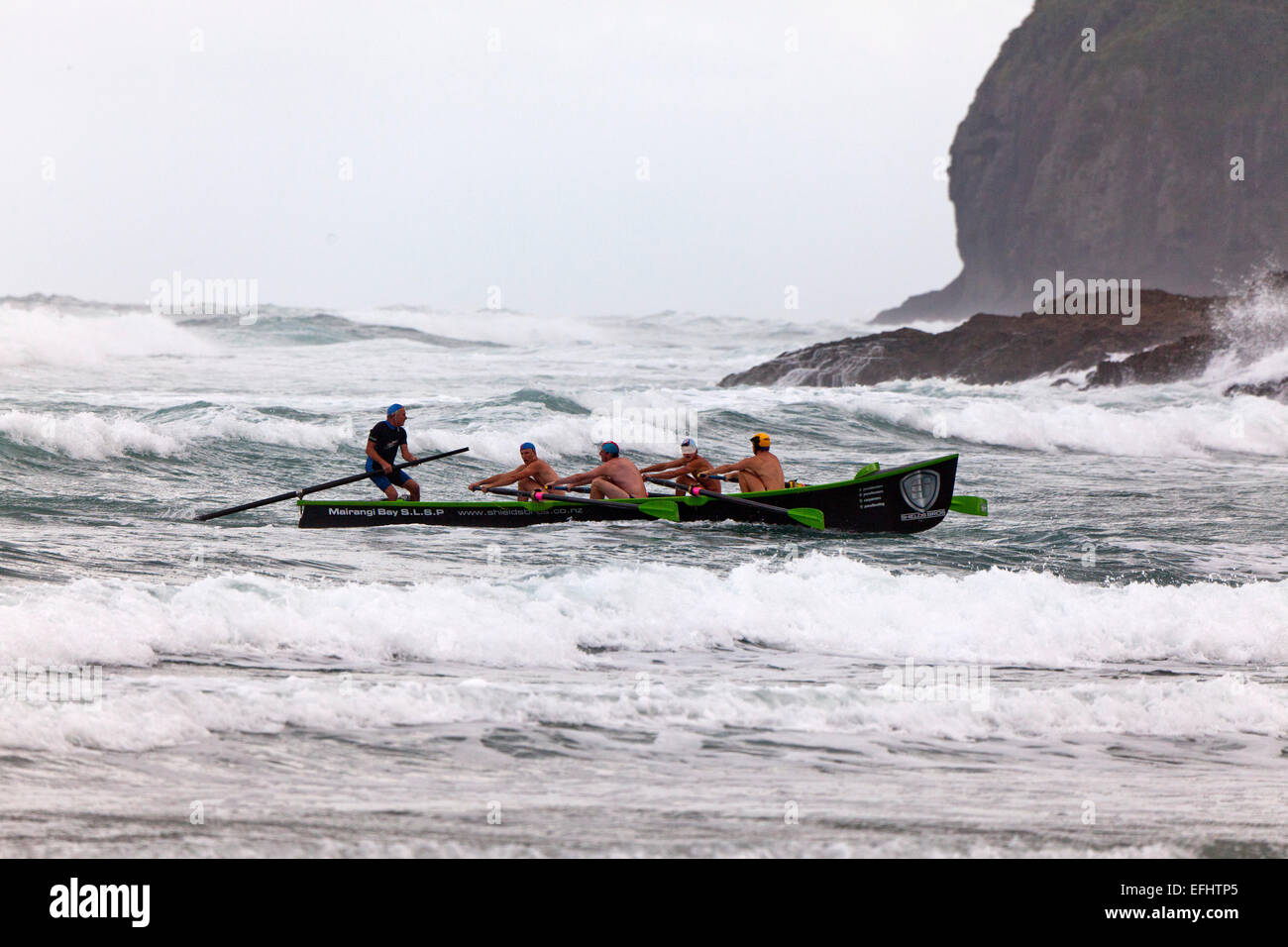Surf-Boot-Wettbewerb am Piha Beach, Tag der Giganten, Nordinsel, Neuseeland Stockfoto
