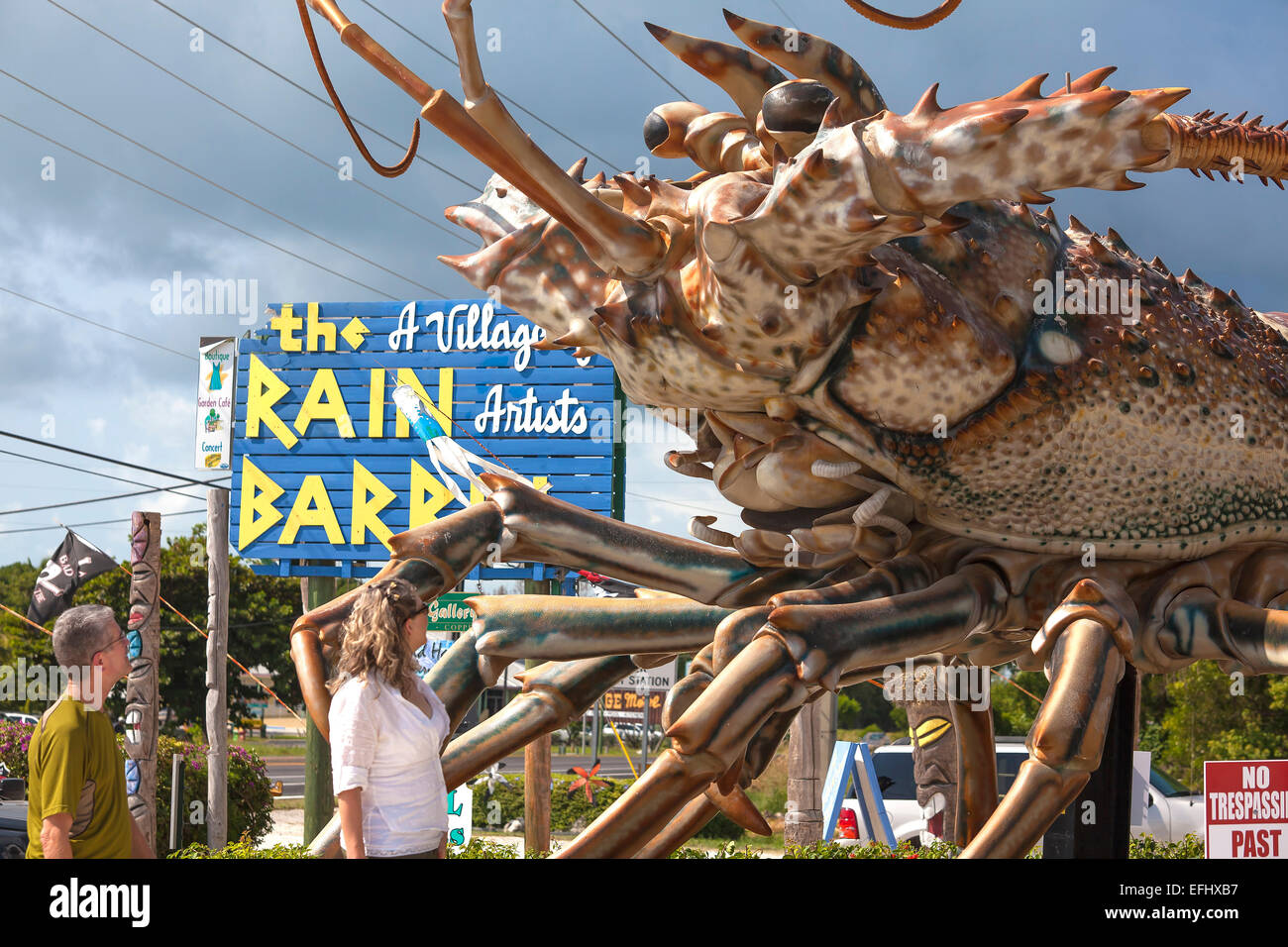 Riesige Languste markiert den Eingang zum Handwerker Dorf der Regentonne, Islamorada, Florida Keys, Florida, USA Stockfoto