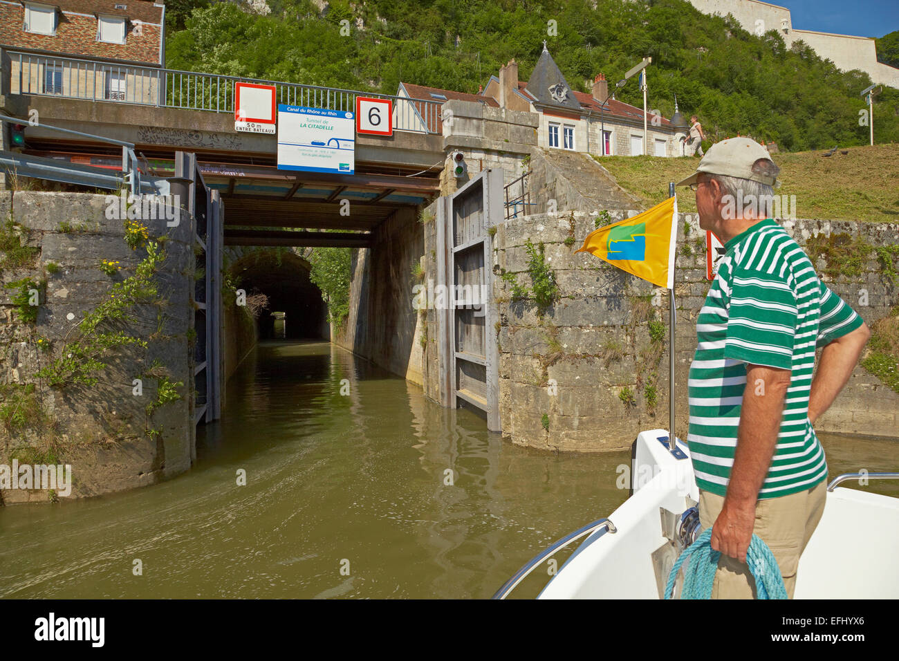 Eingang zum Tunnel Tunnel de Tarragnoz auf den DoubsRheinRhoneKanal