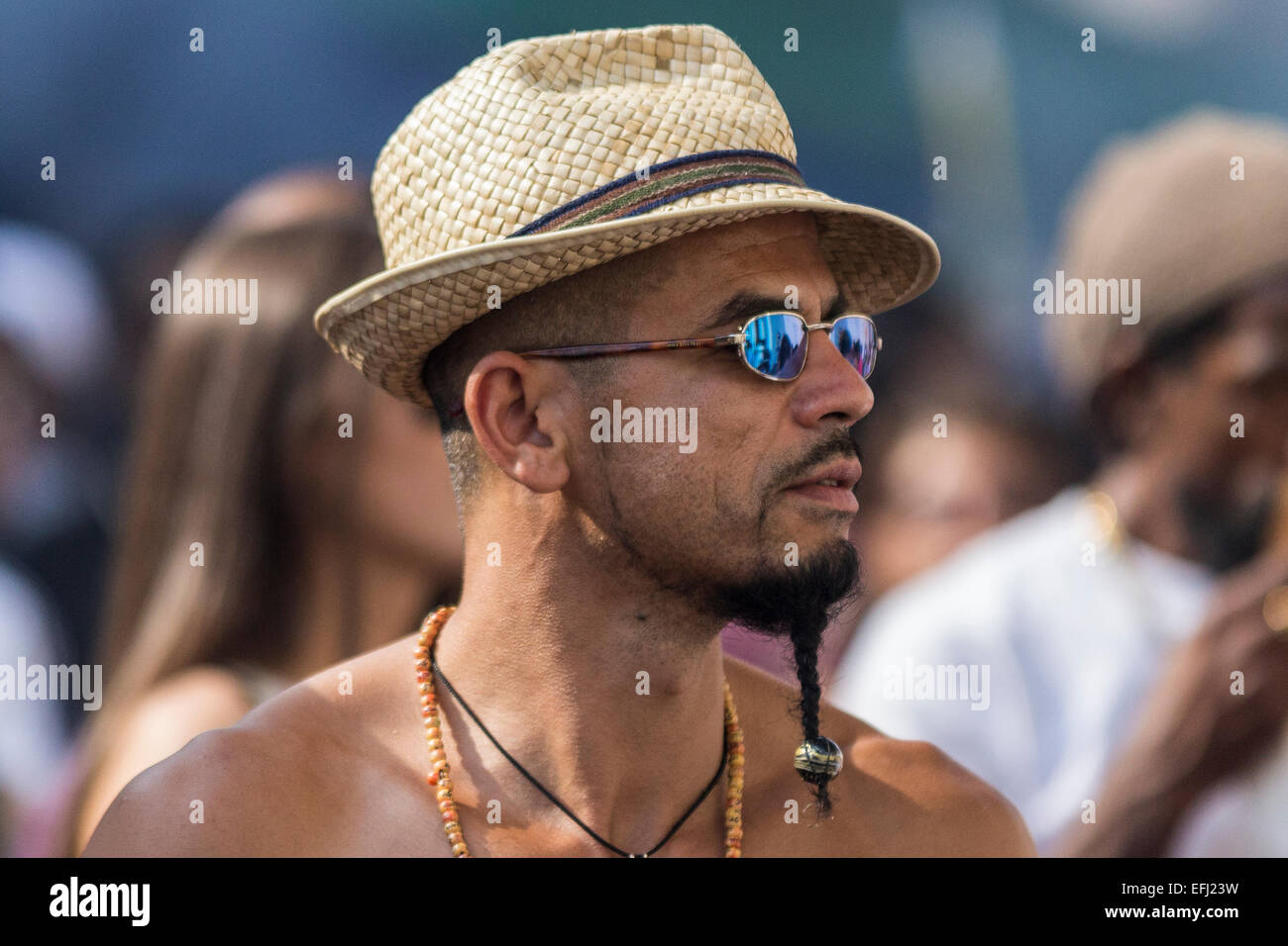 Mann in Hut, Notting Hill Carnival, Notting Hill, Kensington & Chelsea, London, England, Vereinigtes Königreich Stockfoto