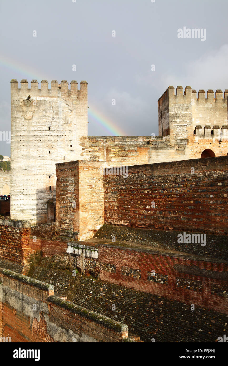 Türme der Alhambra und Regenbogen, Granada, Spanien Stockfoto