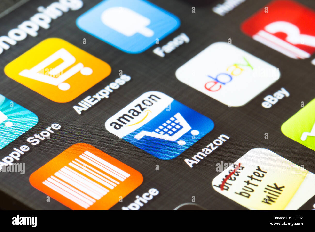 LONDON, UK - 5. Februar 2013: beliebte shopping-apps auf einem Smartphonebildschirm angezeigt. Stockfoto