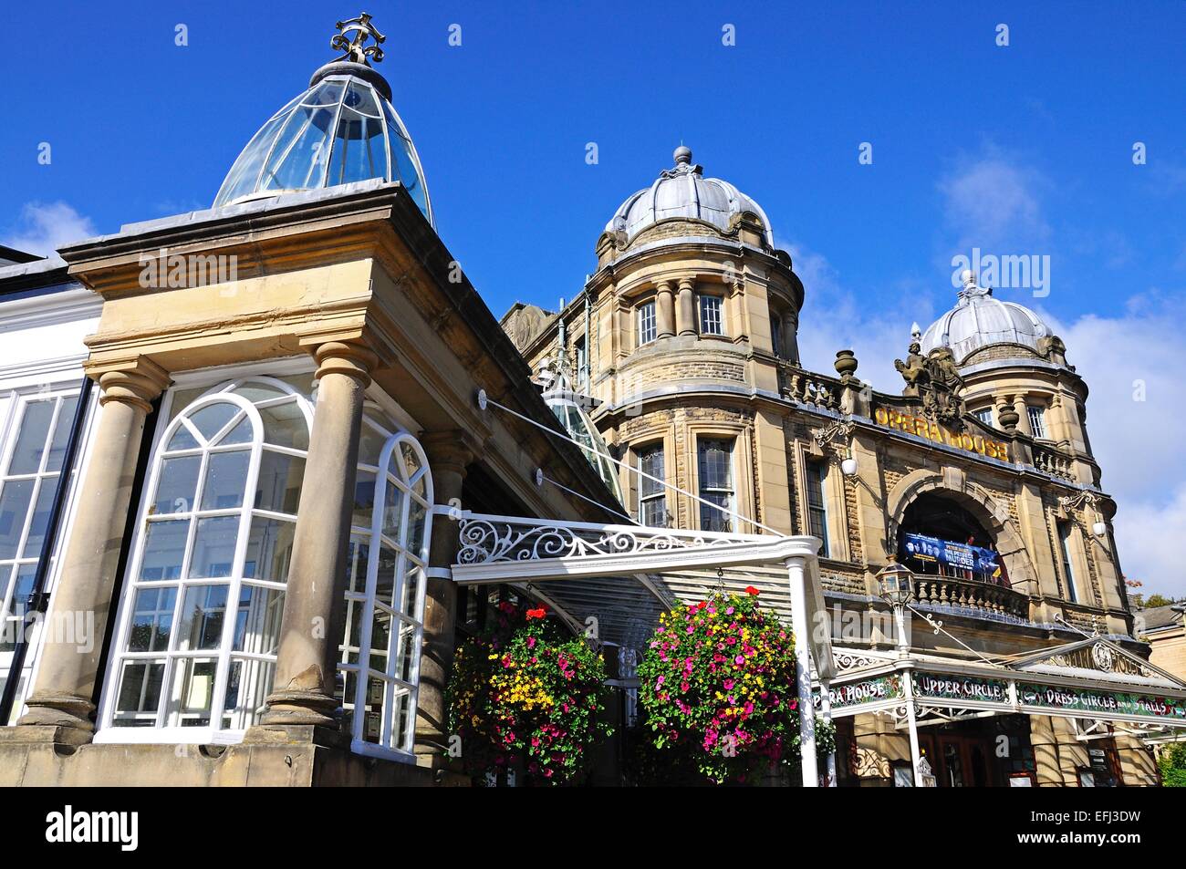 Vorderansicht des Opernhauses, Buxton, Derbyshire, England, UK, Westeuropa. Stockfoto