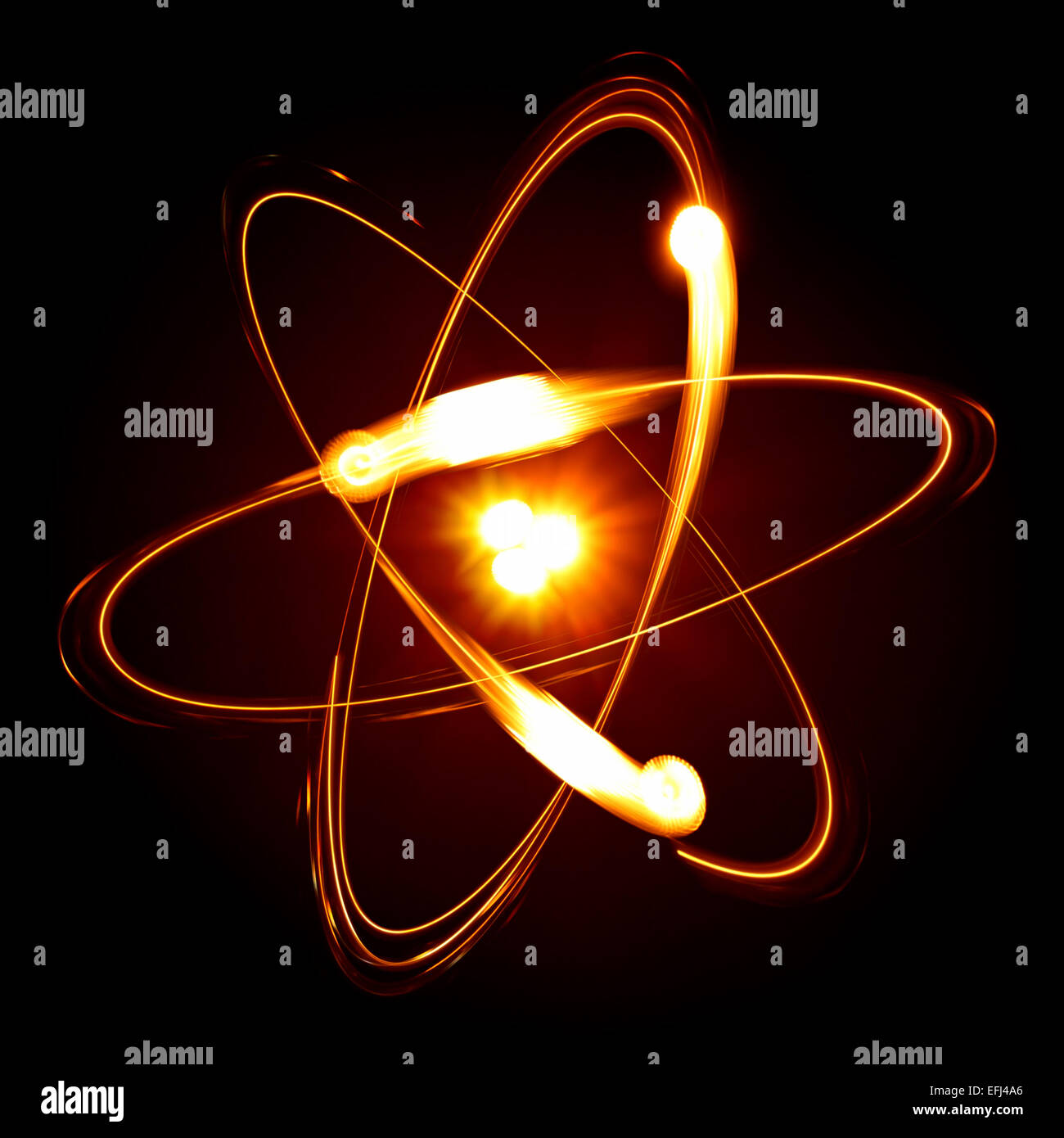 Symbol der Atom auf schwarzem Hintergrund Stockfoto