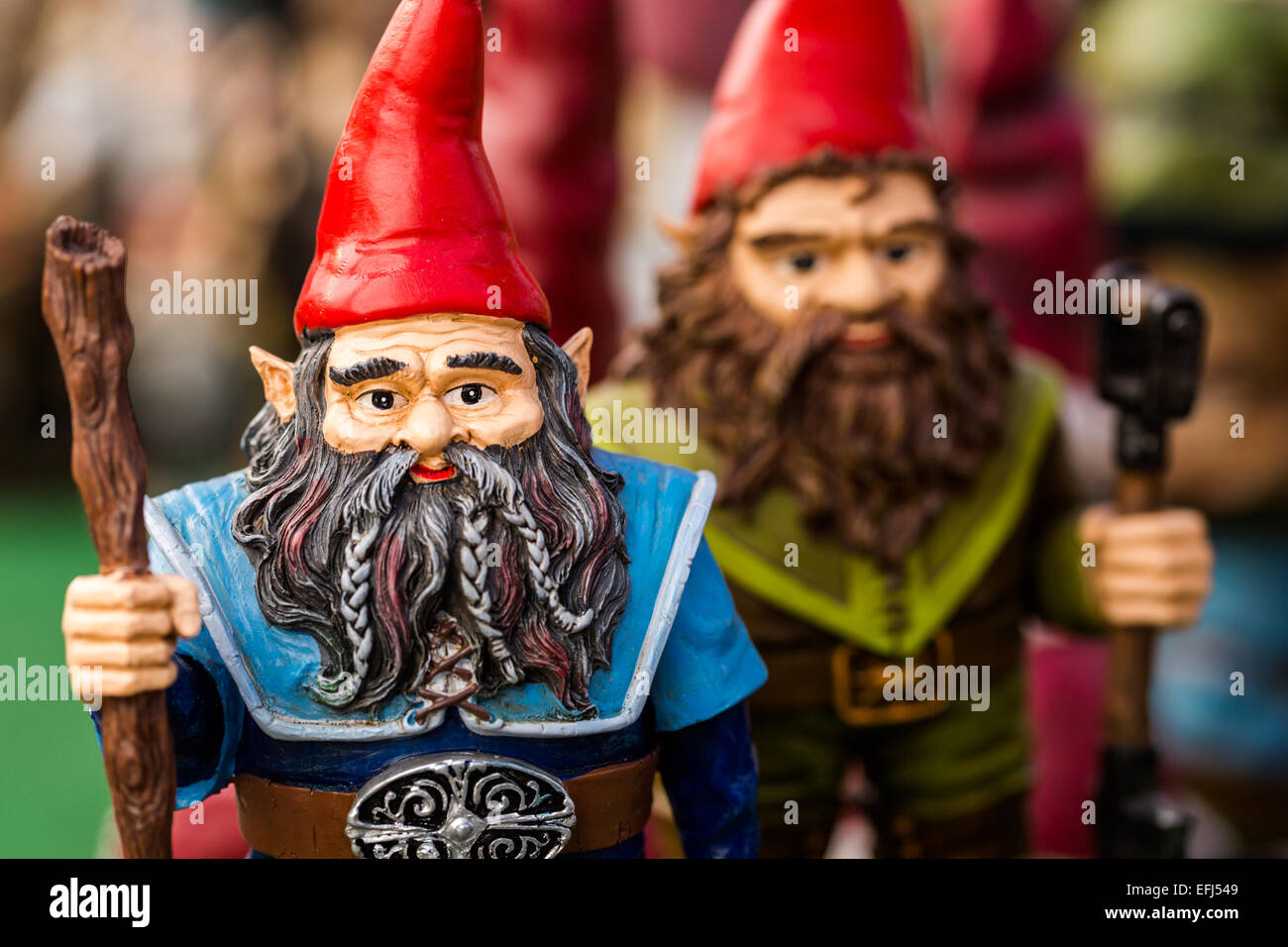 Kleine Gartenzwerge für den privaten Garten. Stockfoto