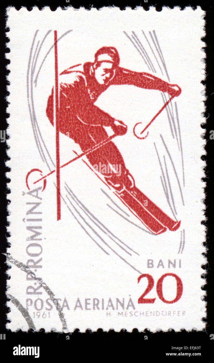 Rumänien - ca. 1961: Eine Briefmarke gedruckt in Rumänien von den "50. Jahrestag der rumänischen Wintersport"-Ausgabe zeigt Slalom Racer Stockfoto